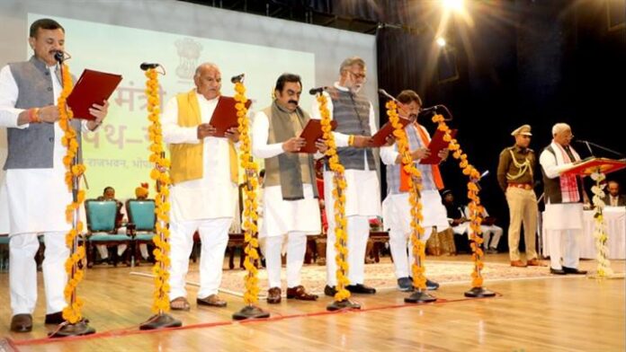 Governor Shri Mangubhai Patel administers oath of office and secrecy to 28 newly appointed Ministers
