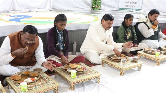 CM Dr. Yadav attends special bhoj on Republic Day