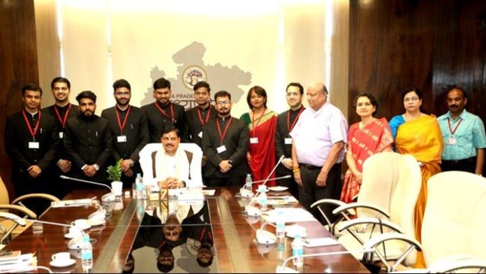 Nine probationers of Indian Administrative Service 2023 batch call on Chief Minister Dr. Yadav
